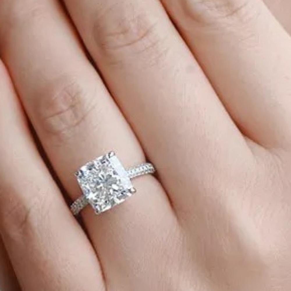 NEW 2 Carats, 925 Sterling Silver Gemstone Ring